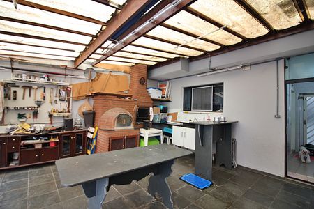 Casa à venda com 210m², 3 quartos e 2 vagasÁrea de Serviço