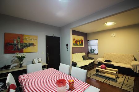 Casa à venda com 210m², 3 quartos e 2 vagasSala