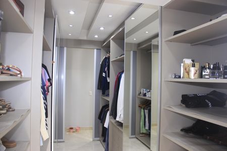 Apartamento à venda com 198m², 3 quartos e 3 vagasCloset da suíte 1
