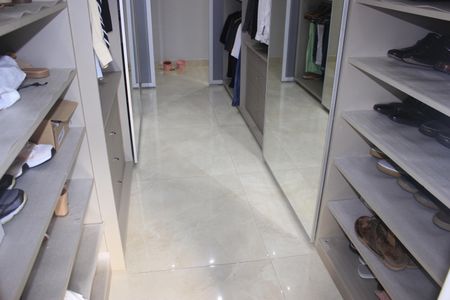 Apartamento à venda com 198m², 3 quartos e 3 vagasCloset da suíte 1