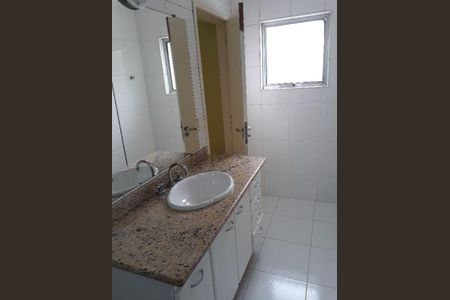 Casa à venda com 220m², 3 quartos e 4 vagas