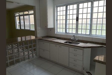 Casa à venda com 220m², 3 quartos e 4 vagas