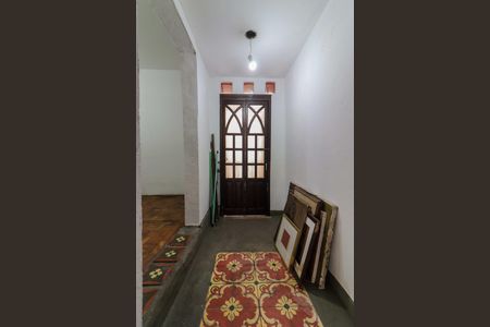Casa à venda com 130m², 2 quartos e 4 vagas Casa à venda com 130m², 2 quartos e 4 vagasCorredor Entrada