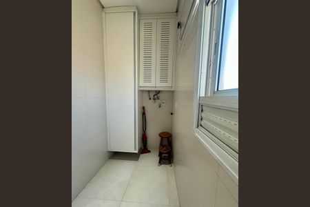 Apartamento à venda com 120m², 3 quartos e 2 vagas Apartamento à venda com 120m², 3 quartos e 2 vagasÁrea de Serviço
