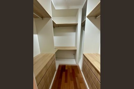 Apartamento à venda com 120m², 3 quartos e 2 vagas Apartamento à venda com 120m², 3 quartos e 2 vagasCloset da suíte 1