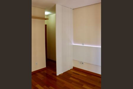 Apartamento à venda com 120m², 3 quartos e 2 vagas Apartamento à venda com 120m², 3 quartos e 2 vagasSuíte 1