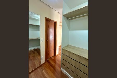 Apartamento à venda com 120m², 3 quartos e 2 vagas Apartamento à venda com 120m², 3 quartos e 2 vagasCloset da suíte 1