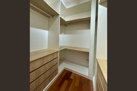 Apartamento à venda com 120m², 3 quartos e 2 vagas Apartamento à venda com 120m², 3 quartos e 2 vagasCloset da suíte 1