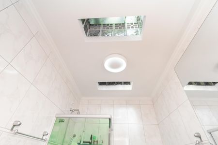 Casa à venda com 280m², 6 quartos e 6 vagas Casa à venda com 280m², 6 quartos e 6 vagasBanheiro da Suíte