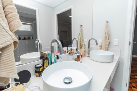 Casa à venda com 280m², 6 quartos e 6 vagas Casa à venda com 280m², 6 quartos e 6 vagasBanheiro da Suíte 2