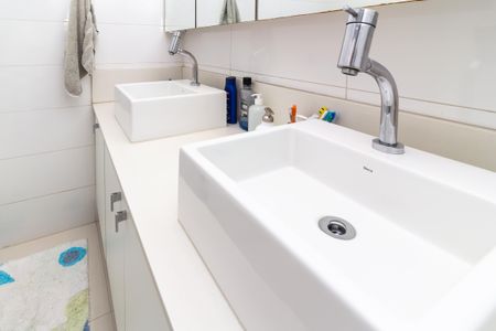 Casa à venda com 280m², 6 quartos e 6 vagas Casa à venda com 280m², 6 quartos e 6 vagasBanheiro