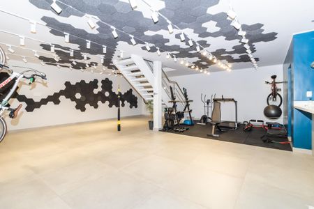 Casa à venda com 280m², 6 quartos e 6 vagas Casa à venda com 280m², 6 quartos e 6 vagasAcademia