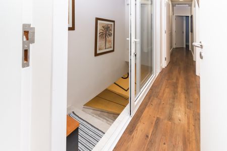 Casa à venda com 280m², 6 quartos e 6 vagas Casa à venda com 280m², 6 quartos e 6 vagasCorredor