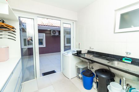 Casa à venda com 280m², 6 quartos e 6 vagas Casa à venda com 280m², 6 quartos e 6 vagasÁrea de Serviço