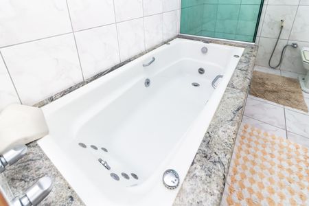 Casa à venda com 280m², 6 quartos e 6 vagas Casa à venda com 280m², 6 quartos e 6 vagasBanheiro da Suíte