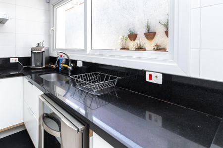 Casa à venda com 280m², 6 quartos e 6 vagas Casa à venda com 280m², 6 quartos e 6 vagasCozinha