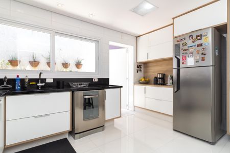 Casa à venda com 280m², 6 quartos e 6 vagas Casa à venda com 280m², 6 quartos e 6 vagasCozinha