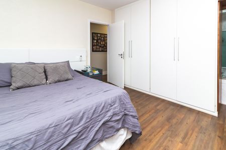 Casa à venda com 280m², 6 quartos e 6 vagas Casa à venda com 280m², 6 quartos e 6 vagasSuíte