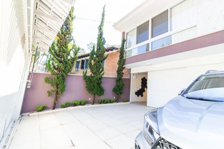 Casa à venda com 280m², 6 quartos e 6 vagas Casa à venda com 280m², 6 quartos e 6 vagasGaragem