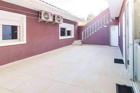 Casa à venda com 280m², 6 quartos e 6 vagas Casa à venda com 280m², 6 quartos e 6 vagasQuintal