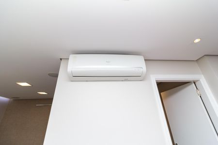 Casa à venda com 280m², 6 quartos e 6 vagas Casa à venda com 280m², 6 quartos e 6 vagasSala