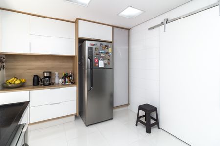 Casa à venda com 280m², 6 quartos e 6 vagas Casa à venda com 280m², 6 quartos e 6 vagasCozinha