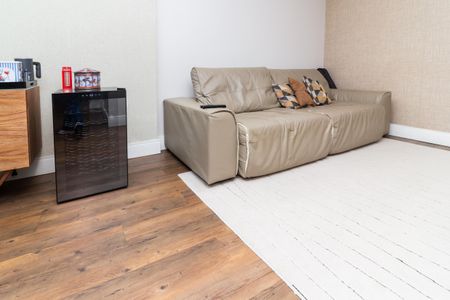 Casa à venda com 280m², 6 quartos e 6 vagas Casa à venda com 280m², 6 quartos e 6 vagasSala