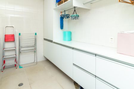 Casa à venda com 280m², 6 quartos e 6 vagas Casa à venda com 280m², 6 quartos e 6 vagasÁrea de Serviço