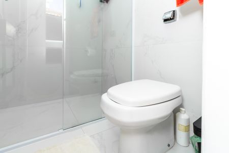 Casa à venda com 280m², 6 quartos e 6 vagas Casa à venda com 280m², 6 quartos e 6 vagasBanheiro de serviço