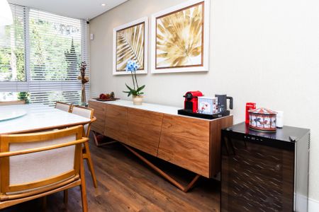 Casa à venda com 280m², 6 quartos e 6 vagas Casa à venda com 280m², 6 quartos e 6 vagasSala