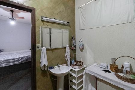 Casa à venda com 395m², 3 quartos e 4 vagasBanheiro da suíte