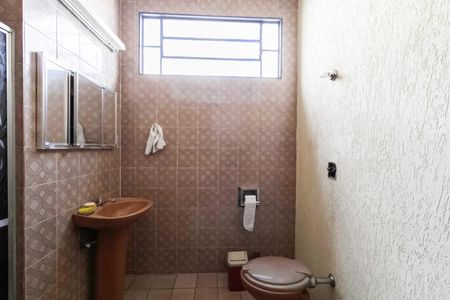 Casa à venda com 395m², 3 quartos e 4 vagasBanheiro social