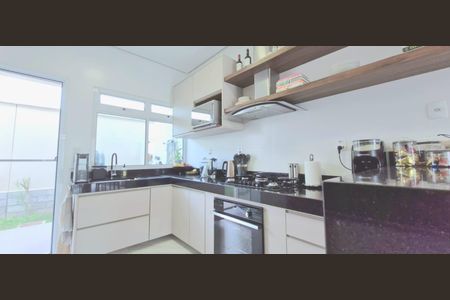 Casa de condomínio à venda com 142m², 3 quartos e 2 vagas Casa de condomínio à venda com 142m², 3 quartos e 2 vagasCozinha - Armários