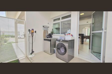 Casa de condomínio à venda com 142m², 3 quartos e 2 vagas Casa de condomínio à venda com 142m², 3 quartos e 2 vagasLavanderia