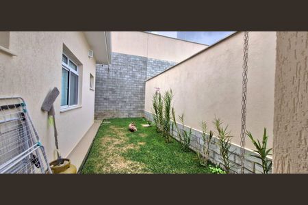 Casa de condomínio à venda com 142m², 3 quartos e 2 vagas Casa de condomínio à venda com 142m², 3 quartos e 2 vagasQuintal