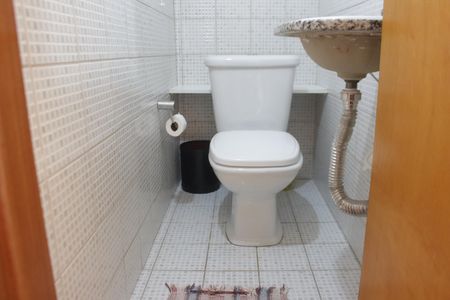 Casa à venda com 220m², 3 quartos e 2 vagasLavabo