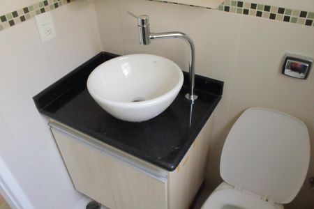 Casa à venda com 220m², 3 quartos e 2 vagasBanheiro