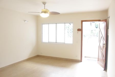 Casa à venda com 220m², 3 quartos e 2 vagasSala