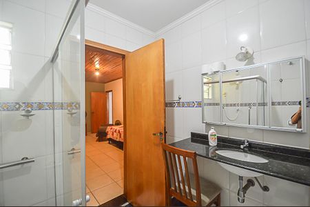 Casa à venda com 204m², 3 quartos e 3 vagasBanheiro da Suíte 2