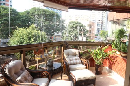 Apartamento à venda com 325m², 4 quartos e 4 vagasVaranda