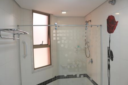 Apartamento à venda com 325m², 4 quartos e 4 vagasBanheiro da Suíte 4