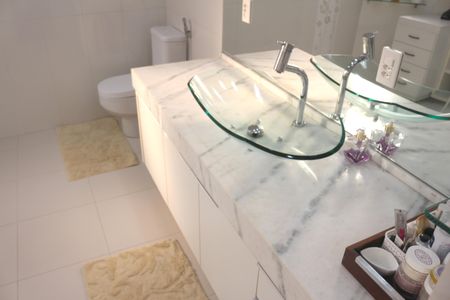 Apartamento à venda com 325m², 4 quartos e 4 vagasBanheiro da Suíte 1