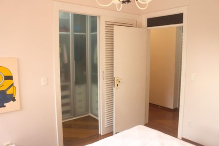 Apartamento à venda com 325m², 4 quartos e 4 vagasSuíte 4