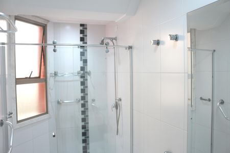 Apartamento à venda com 325m², 4 quartos e 4 vagasBanheiro da Suíte 2