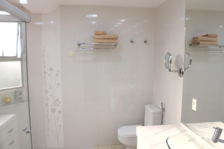 Apartamento à venda com 325m², 4 quartos e 4 vagasBanheiro da Suíte 1