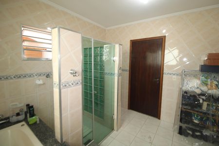 Casa à venda com 380m², 3 quartos e 7 vagasBanheiro da Suíte 2