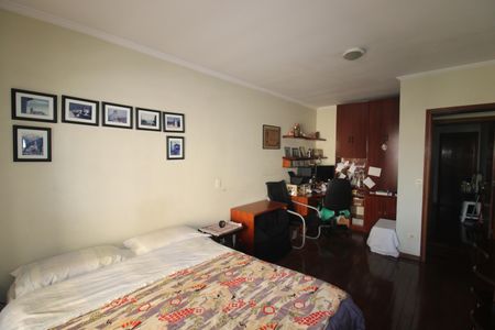 Casa à venda com 380m², 3 quartos e 7 vagasSuíte 2