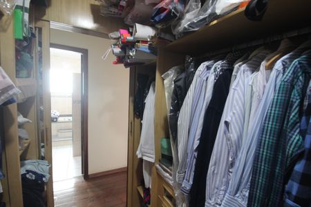 Casa à venda com 380m², 3 quartos e 7 vagasCloset da suíte 2