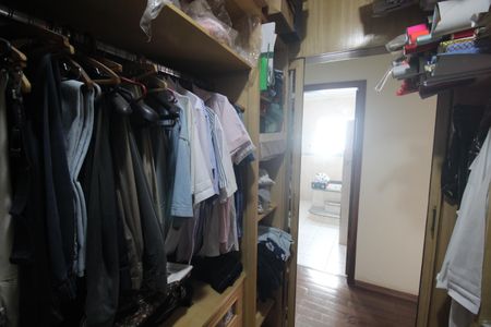 Casa à venda com 380m², 3 quartos e 7 vagasCloset da suíte 2