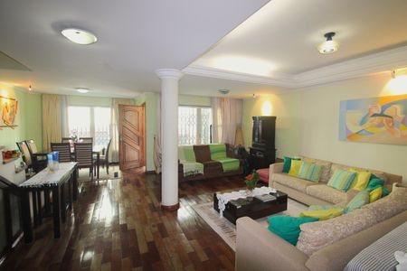 Casa à venda com 380m², 3 quartos e 7 vagasSala